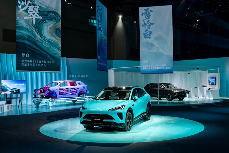 后排能跷二郎腿,这台中型插混SUV售12.99万元起