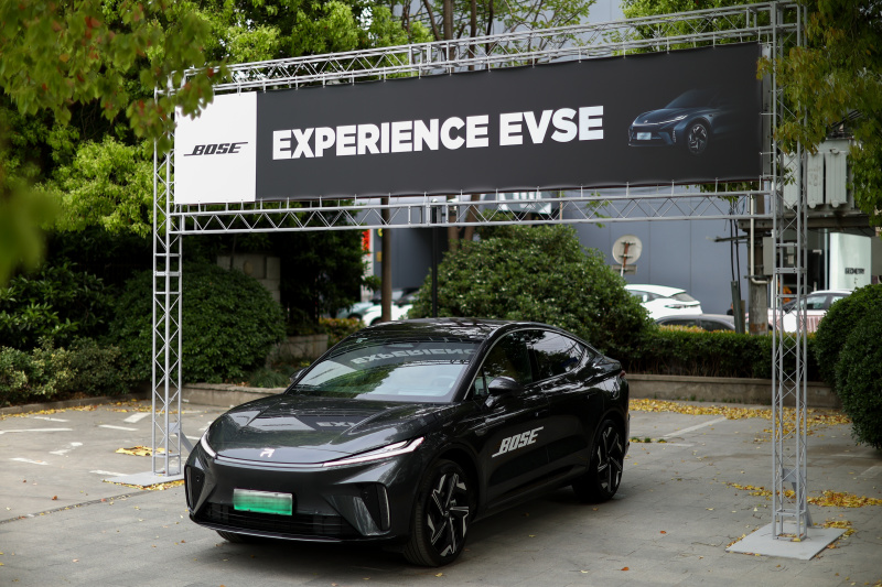 2023年4月19日，Bose围绕“声音自有力量”的品牌主张，于上海举办了2023 Bose汽车音频创新体验会，展示了沉浸式音乐重现、主动声音管理和个性化座椅声场三大领域的一系列创新技术。此外，现场还布置了多元生活场景，让来宾体验Bose家庭娱乐系统、消噪耳机以及便携式蓝牙扬声器等主打新品，全方位感受声音的力量！ 开场致辞时，Bose汽车系统事业部中国区总经理朱跃良先生表示：“Bose将继续以体验为驱动力，与汽车合作伙伴一起，共同为消费者打造更为愉悦的驾乘体验。” 提供绝佳的音乐聆听体验是Bos
