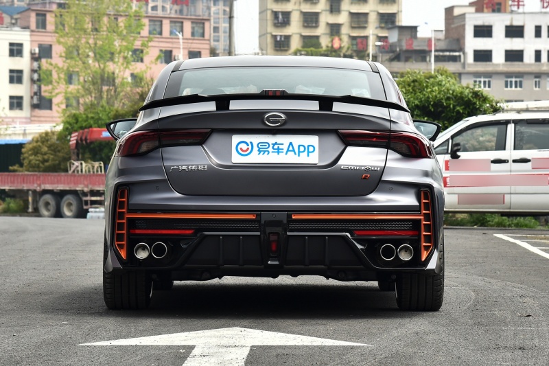 How to choose the first performance car for young people: Leopard R vs. Changan UNI-V 2.0T