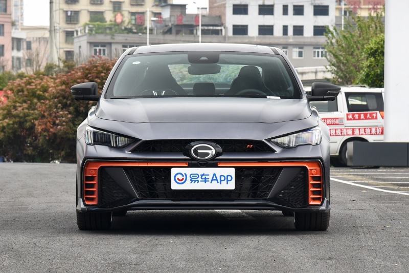 How to choose the first performance car for young people: Leopard R vs. Changan UNI-V 2.0T