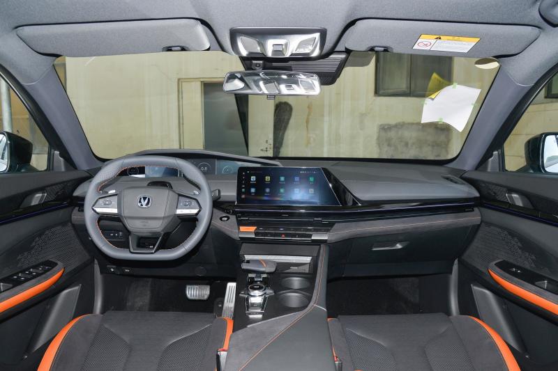 How to choose the first performance car for young people: Leopard R vs. Changan UNI-V 2.0T