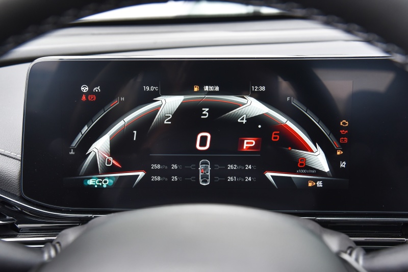 How to choose the first performance car for young people: Leopard R vs. Changan UNI-V 2.0T