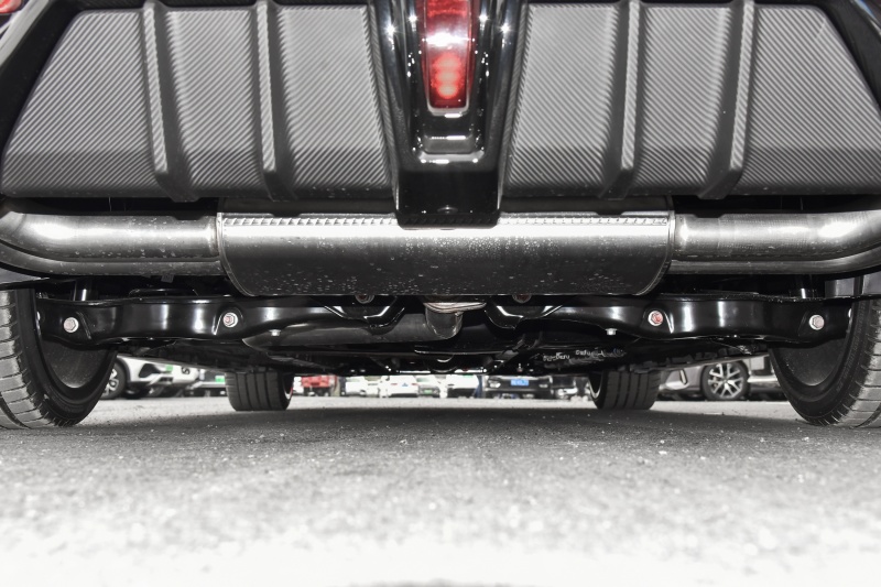 How to choose the first performance car for young people: Leopard R vs. Changan UNI-V 2.0T