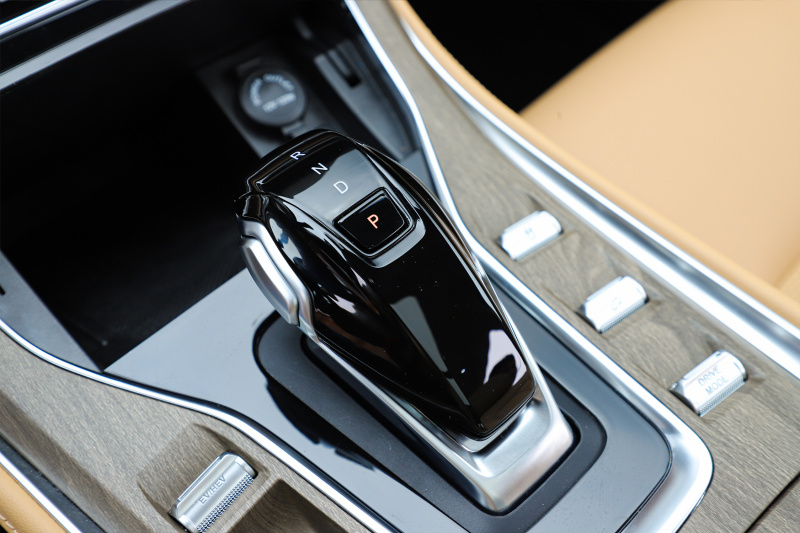 It is easy to drive the Landian E5 long-term test experience with oil and electricity