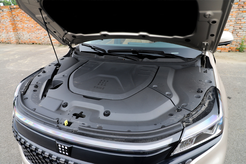 It is easy to drive the Landian E5 long-term test experience with oil and electricity