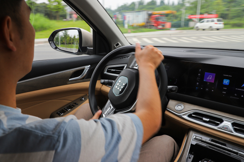It is easy to drive the Landian E5 long-term test experience with oil and electricity