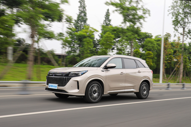 It is easy to drive the Landian E5 long-term test experience with oil and electricity