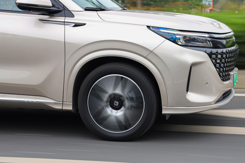 It is easy to drive the Landian E5 long-term test experience with oil and electricity