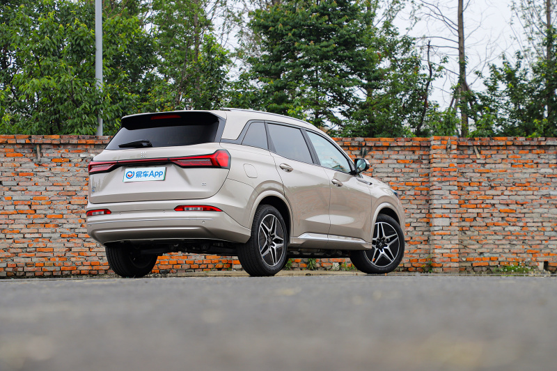 It is easy to drive the Landian E5 long-term test experience with oil and electricity