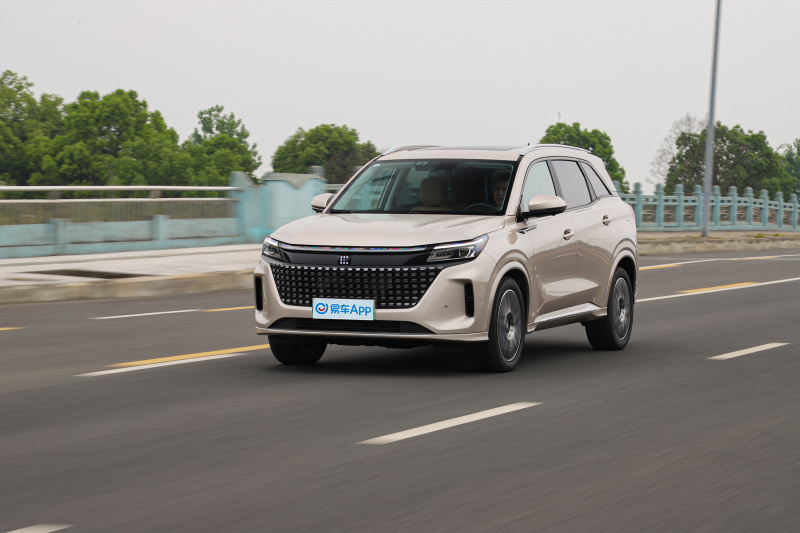 It is easy to drive the Landian E5 long-term test experience with oil and electricity