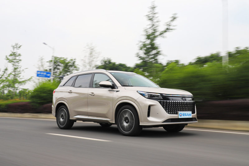 It is easy to drive the Landian E5 long-term test experience with oil and electricity