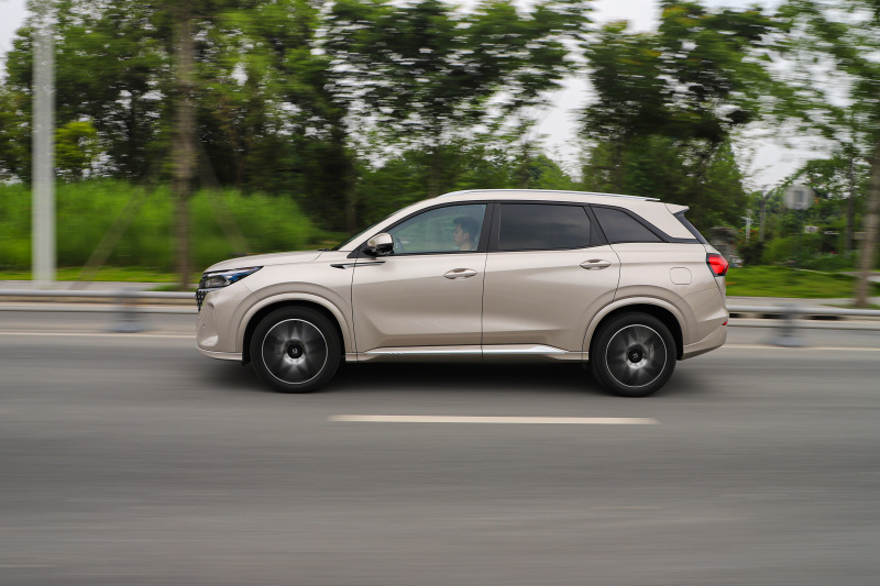 It is easy to drive the Landian E5 long-term test experience with oil and electricity