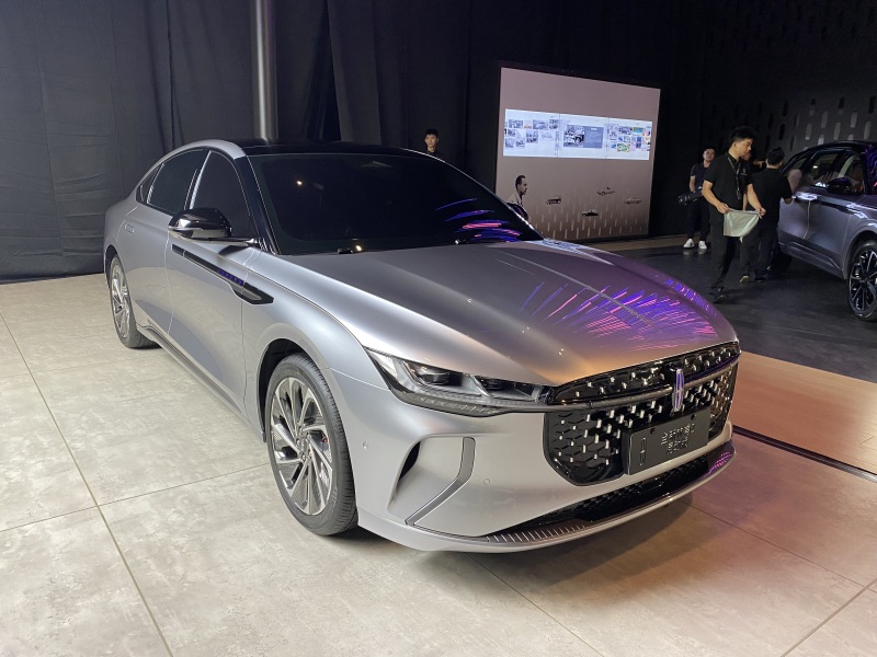 2023成都车展:林肯Z混动版亮相_易车