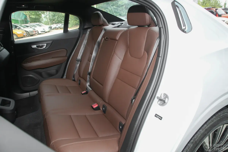 沃尔沃s60b4 智远豪华版后排座椅