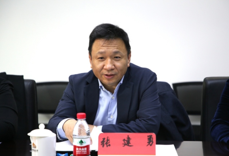 李世新宣读北京市委,市政府决定,市国资委党委书记,主任曾劲主持会议