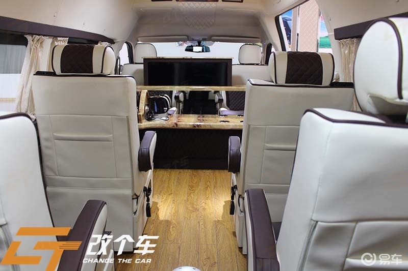 改个车：大通V80高顶“客商两用”改装，一个改装两种对策_易车