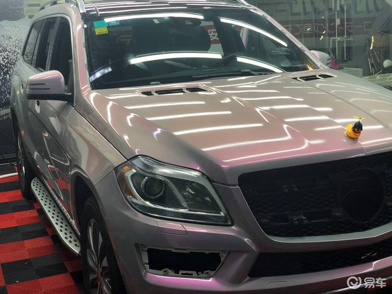 奔馳gl450車身改色貼膜夢幻火山灰 別具風格 雪花新闻 奔馳gl450車身改色貼膜夢幻火山灰 別具風格 雪花新闻