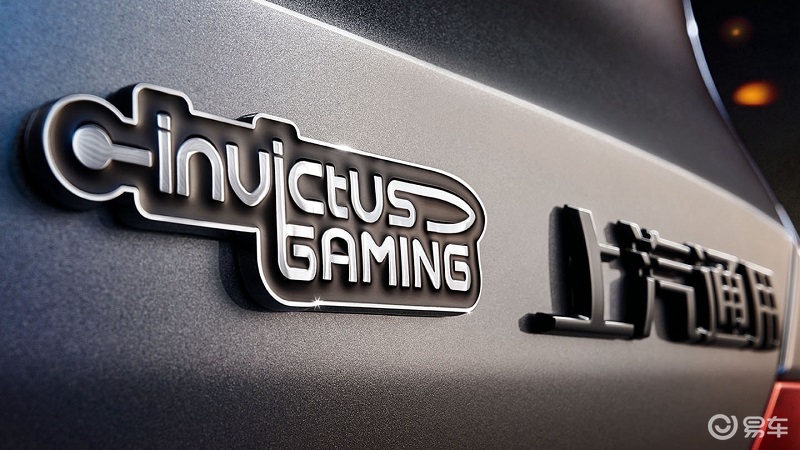 全新创酷redline 335t cvt极版车型的基础上采用了ig战队车身套件设计