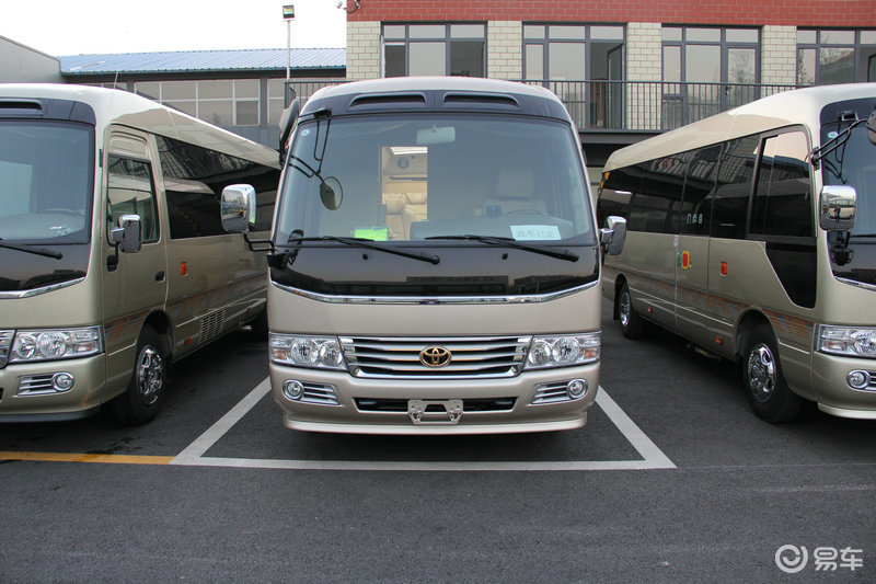 丰田考斯特11座报价顶级接待商务中巴车
