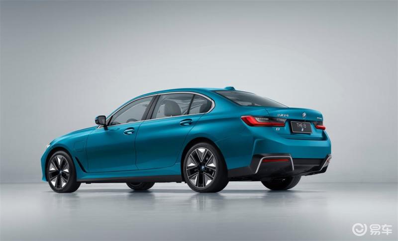 宝马i3的车身线条非常流畅,这也为它带来了0.24cd的风阻系数.