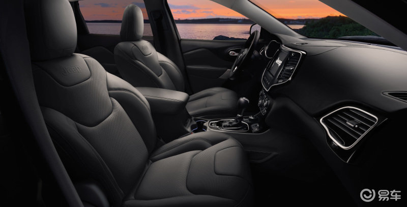 来源于文章车手编号9527关注除了外观,自由光的内饰设计也十分出色.