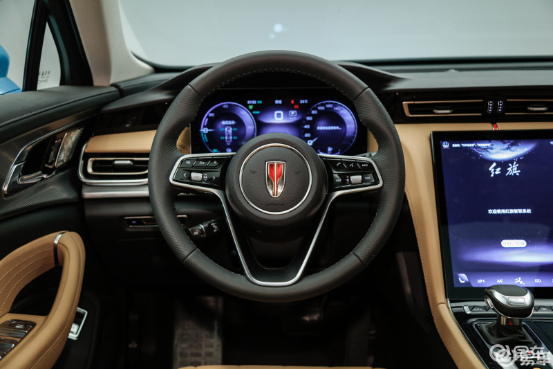 而在用料上,全新红旗h5的中控台,档把,门板,中央扶手,座椅等处均采用