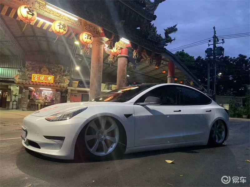无限魅力：特斯拉Model 3改装AIRBFT空气减震