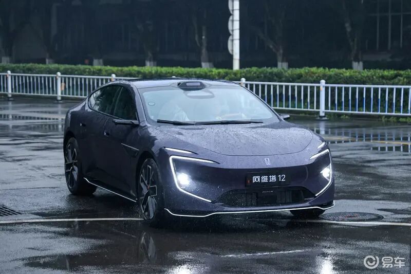 新款阿维塔12，上华为最新智驾能力