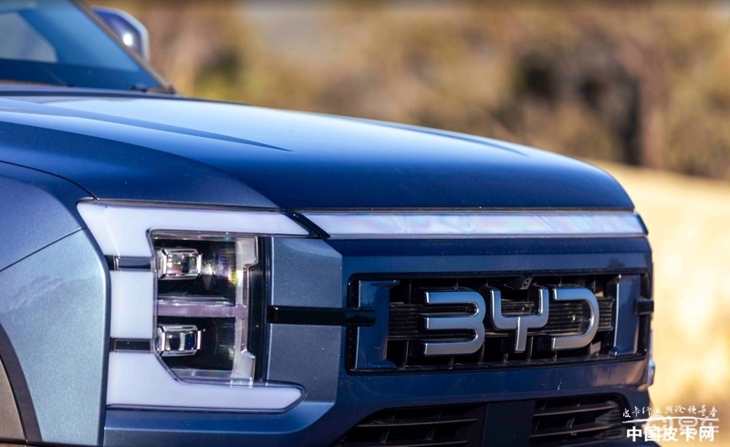 比亚迪鲨鱼皮卡搭豹8同款2.0T插混增强拖拽能力