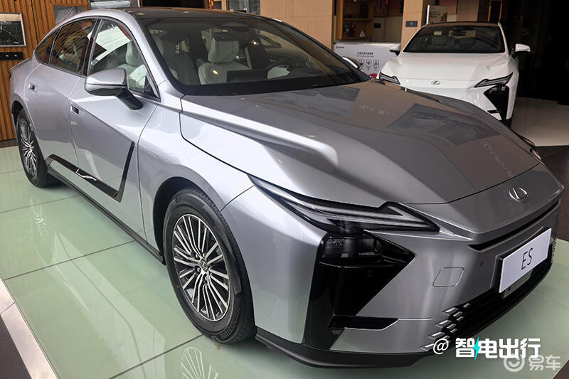雷克萨斯新ES三月20日预售？内外大变样，没有燃油版