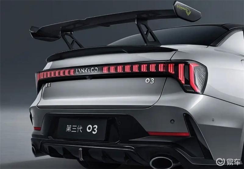 想要原厂大尾翼？如今，新车只要十多万就能搞定！