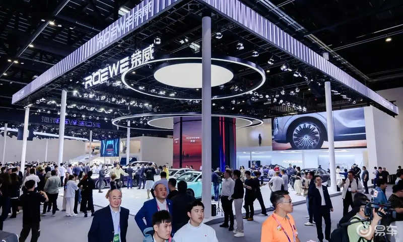 荣威20周年全球首款AI家越07亮相，荣威M7黑马版上市