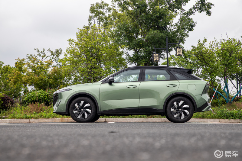 Or become a dark horse of plug-in hybrid SUV and take the lead in test-driving the Venucia V DD-i