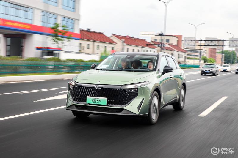 Or become a dark horse of plug-in hybrid SUV and take the lead in test-driving the Venucia V DD-i