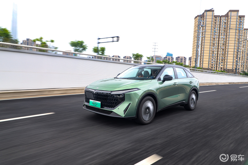 Or become a dark horse of plug-in hybrid SUV and take the lead in test-driving the Venucia V DD-i
