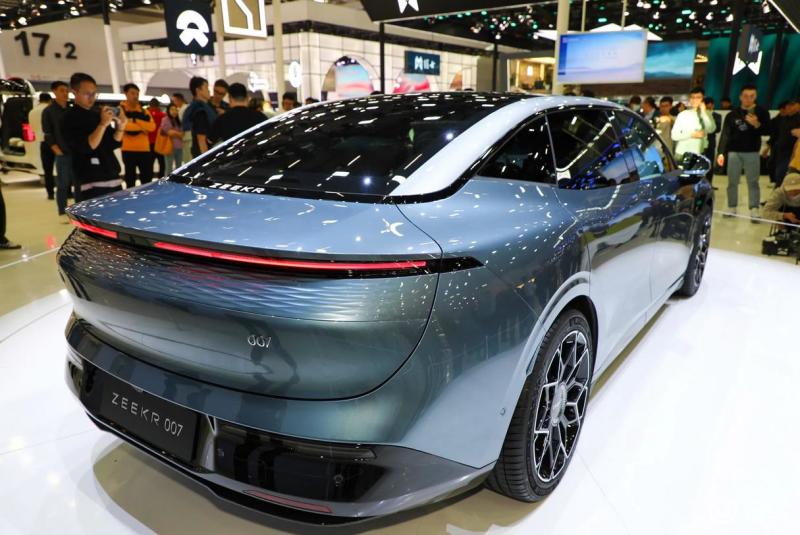 极氪007预售48小时预订量突破20000台 将明年1月上旬上市交付_易车