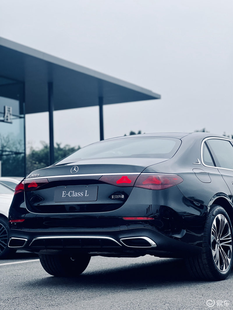 奔驰e级进一步对车身结构和配置进行了量身定制式的优化_易车