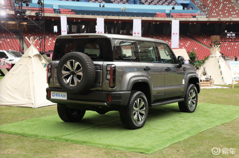 全新北京bj40刀锋英雄版开启预售预售价格1898万元起3