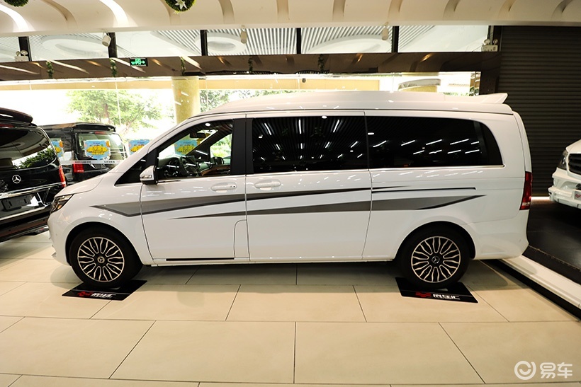车内奢华顶灯堪比别墅,奔驰7座保姆车,贵族气势内外兼修!