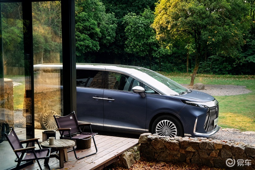 高端MPV平权，极狐问道V9预售补贴价21.99万起