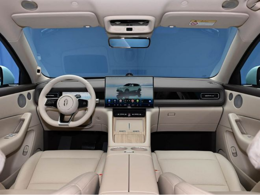 问界 M6 实车亮相！3 月 23 日开启预订