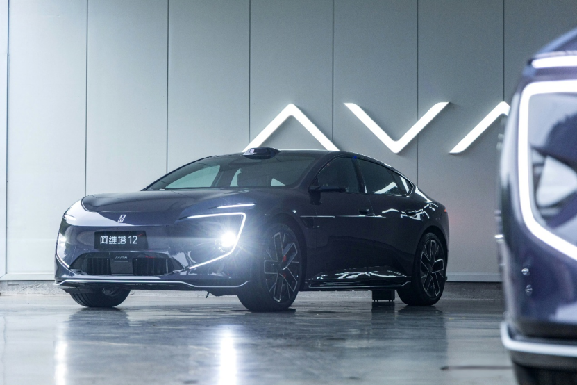 华为乾崑ADS 4.0+昆仑增程，新款阿维塔12实车亮相