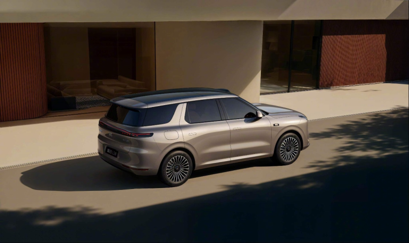 理想L8迎来最强对手?智己LS8纯电续航突破300km