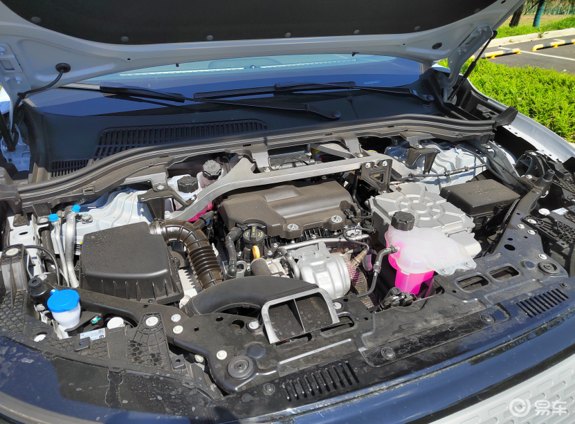 In terms of battery life, the Zero Run C11 extended range version is more like an extended range car
