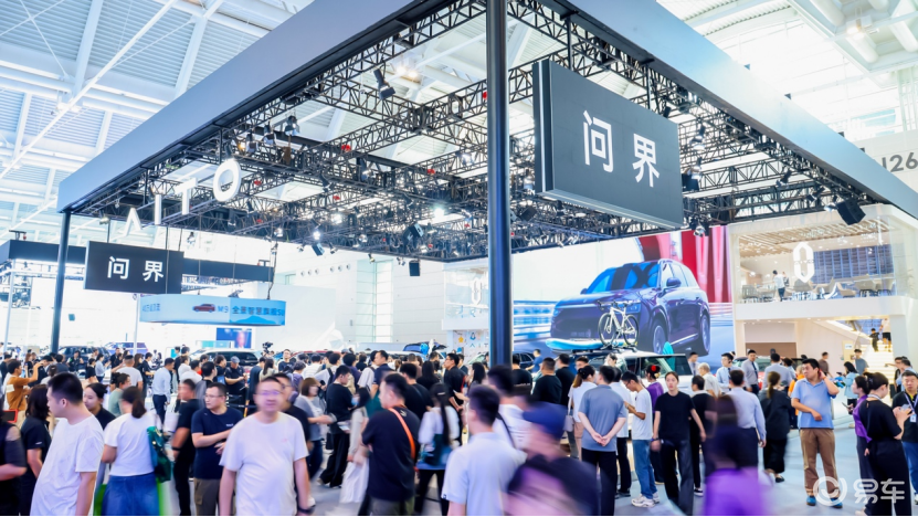 问界全系车型亮相天津车展 M9全新银境紫色首秀
