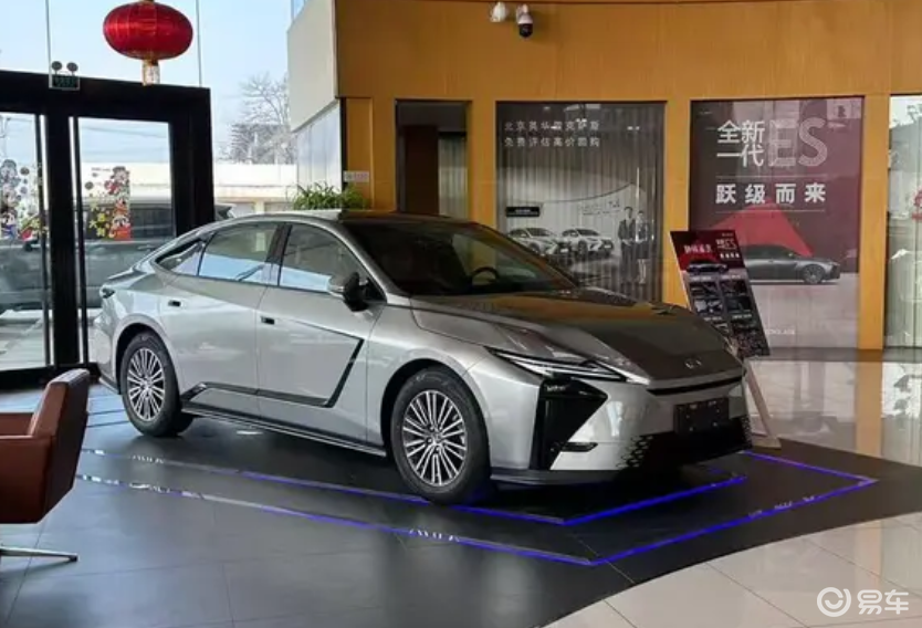 全新雷克萨斯ES实车曝光,4月上市下半年国产