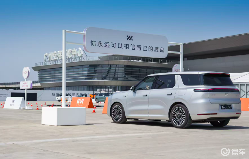 智己LS8深度试驾：以百万级驾控定义2026最强8系旗舰