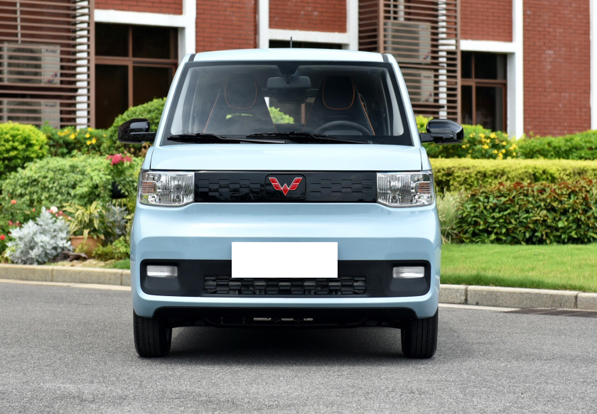 宏光mini ev是五菱旗下的第一款纯电动乘用车,在此之前推出的荣光ev等