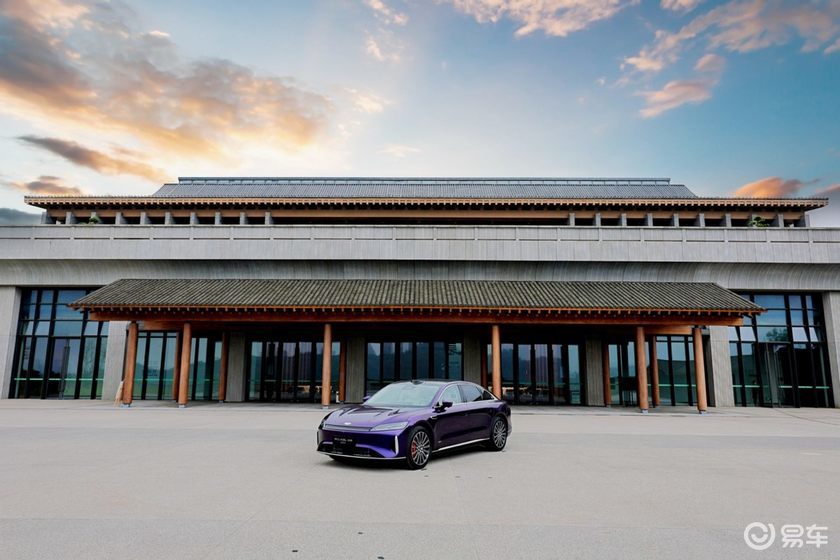 抢购价17.19万起!风云A9L光辉(四驱)进化上市