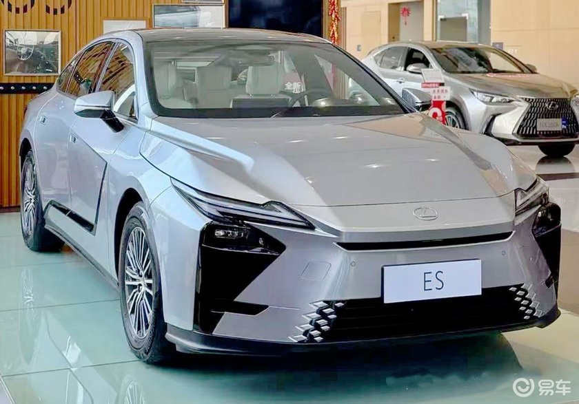 雷克萨斯ES混动版曝光，闪电大灯+溜背造型，这造型喜欢吗